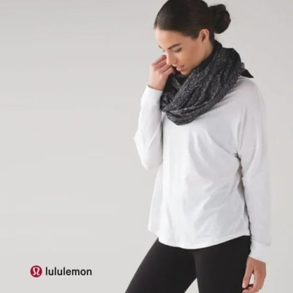 Lululemon Vinyasa Running Luon Suited Jacquard Black White Wrap Scarf